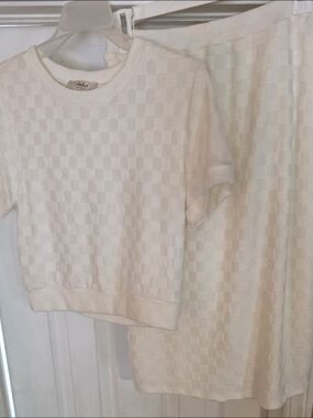 Womens 2pc Cream Checker Knit Short Sleeve Top